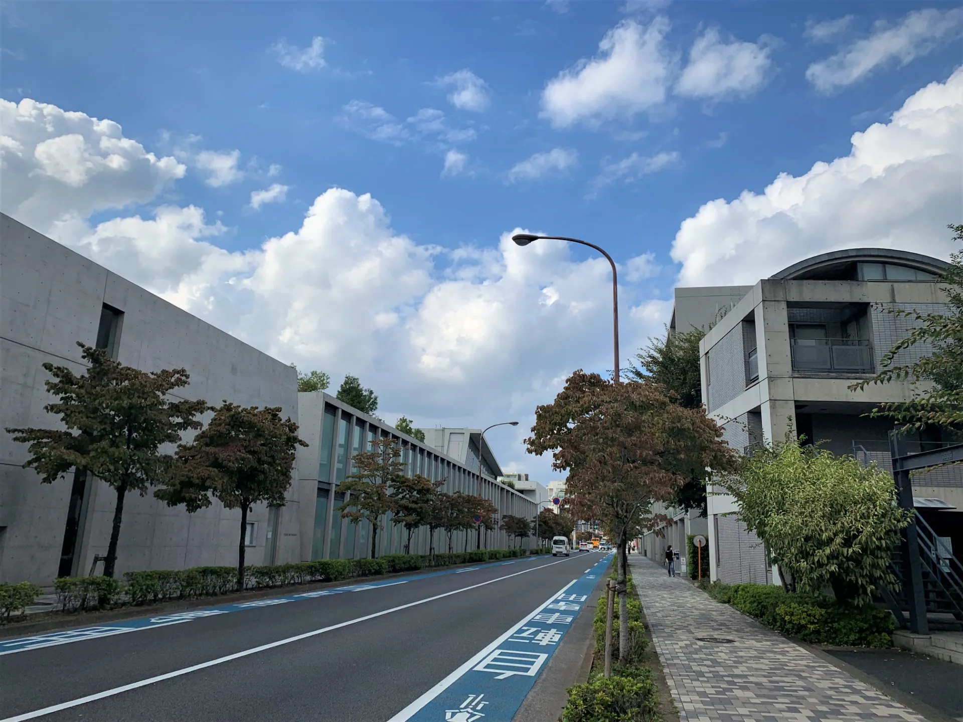 京王線仙川駅です。ここから徒歩１5分くらいです。